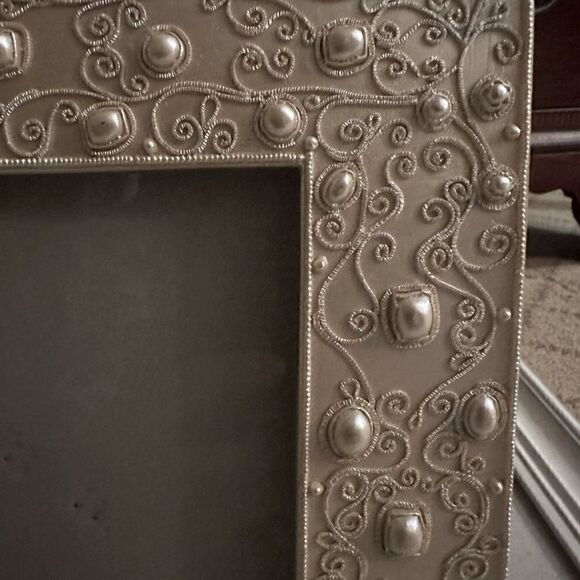Silver crystal beaded and Pearl detailed picture frame w velvet backing NWOT - Picture 3 of 10